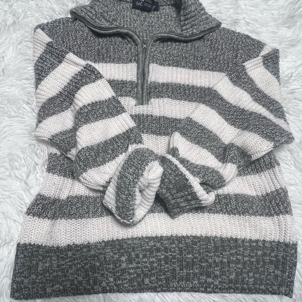 Urban Heritage Gray Knit Sweater